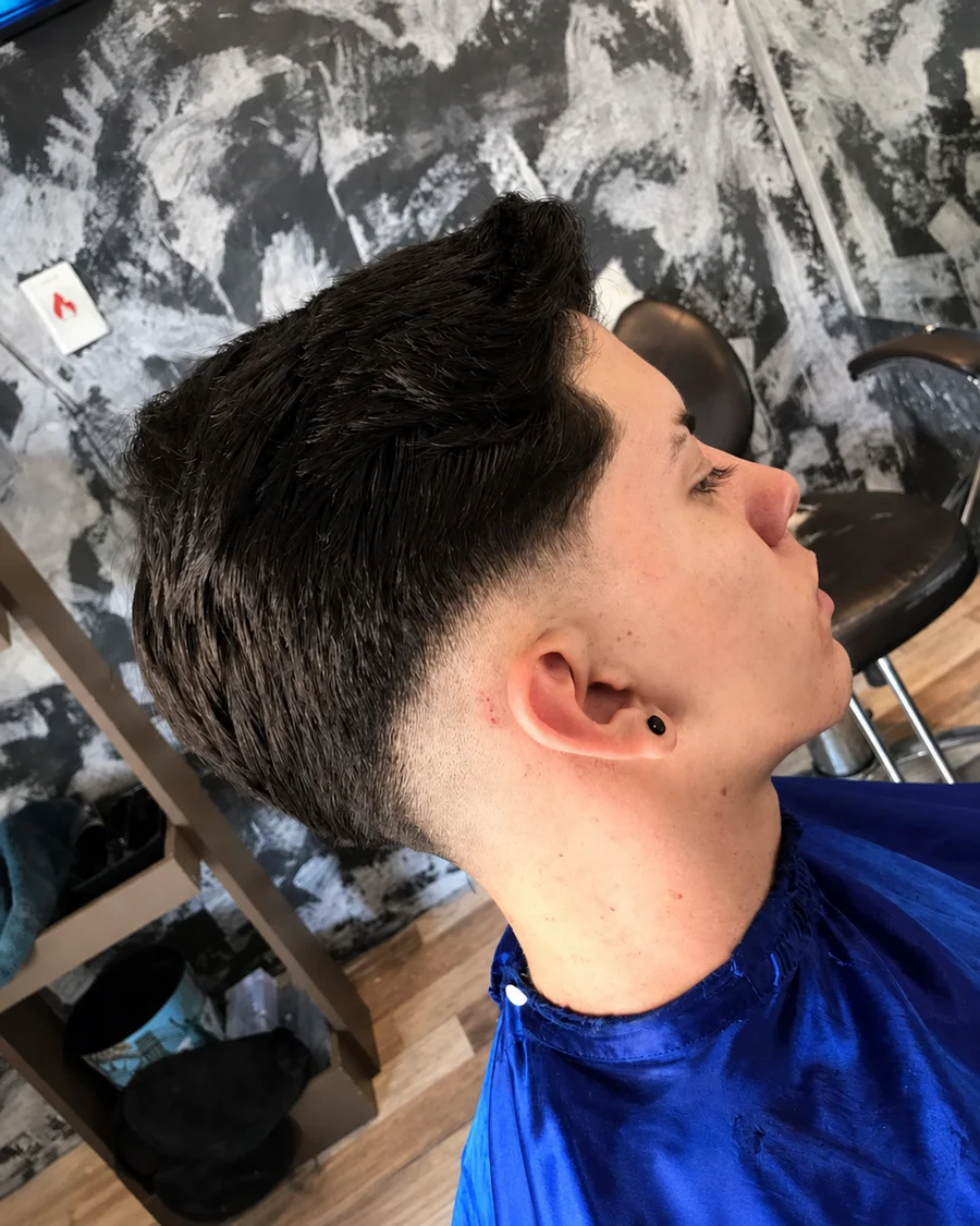 Corte masculino com degrad&ecirc; e topo texturizado feito na Relikia's